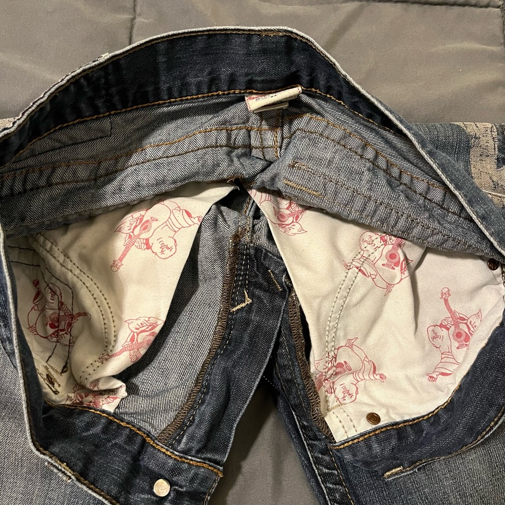 True Religion Relaxed Blue Jeans with Tan Accents - Picture 6 of 7